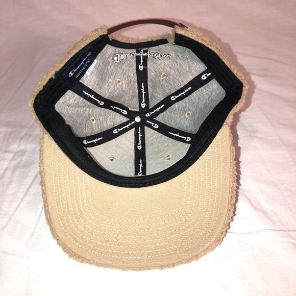NWT Men’s Champion Sherpa Tan Fur Snapback Hat - Picture 6 of 6
